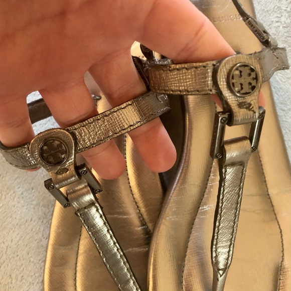✅ SOLD! [Tory Burch] Pewter Silver Logo Sandal - Picture 3 of 9